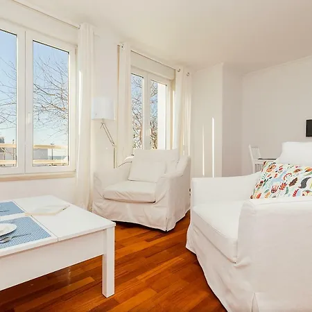 Flat In Alges With River Views Apartman *