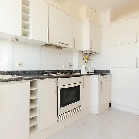 Flat In Alges With River Views Lisboa