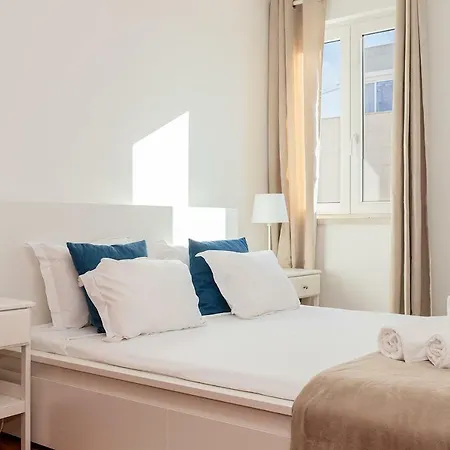Flat In Alges With River Views * Lisboa